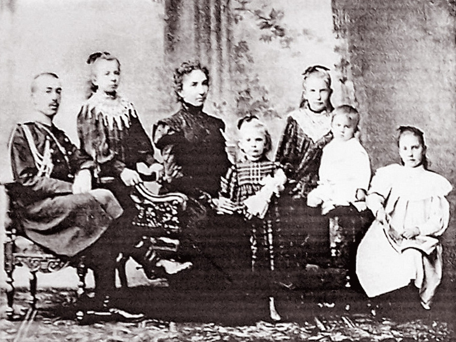 Sklifosovskij u rodinnomu koli v YAkivtsyah 900