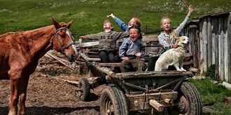 Дитинство у селі. В які ігри гралися діти?