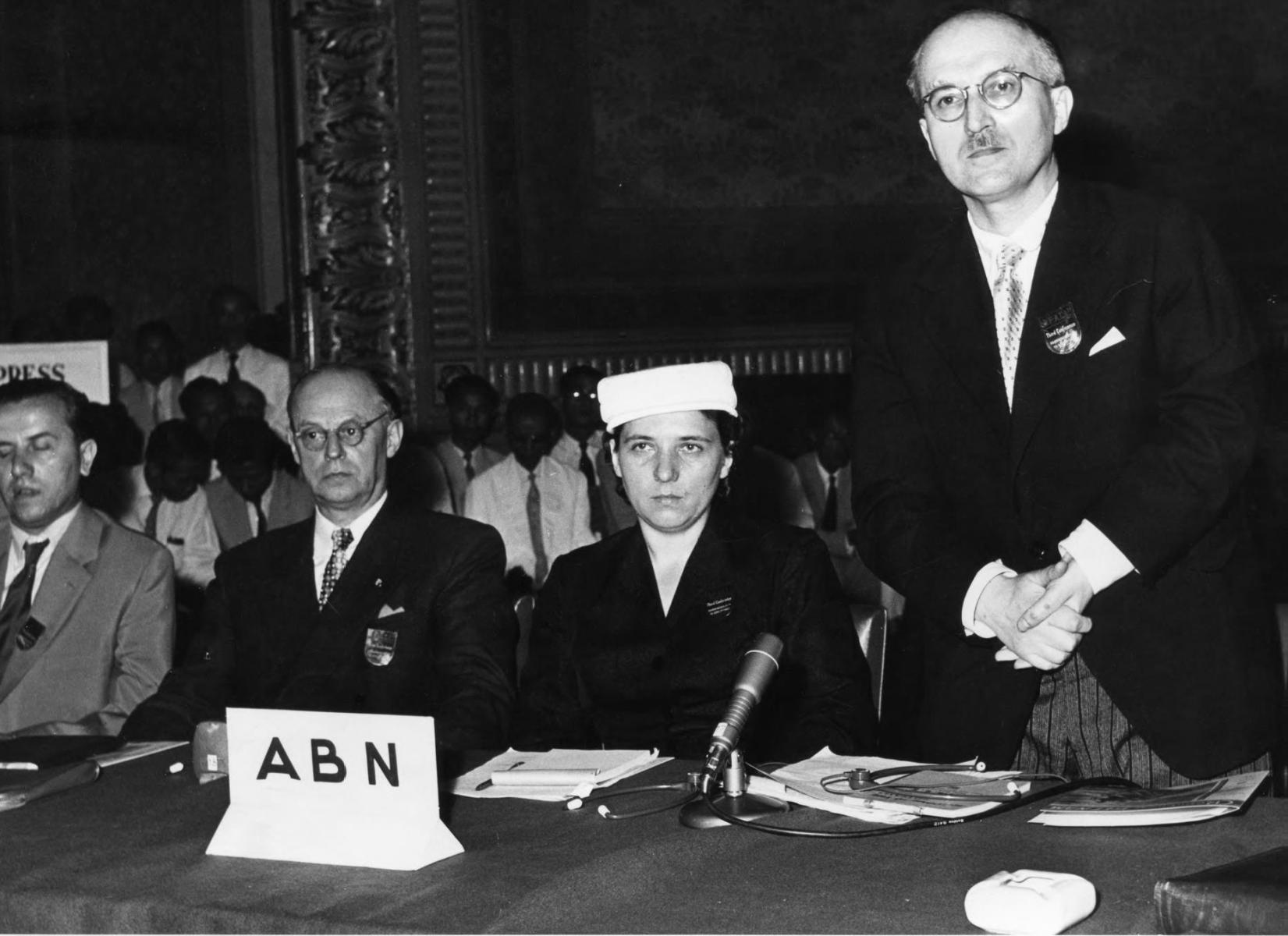 slava i yaroslav stecki na pres konferenciyi v abn tayvan 1955 rik