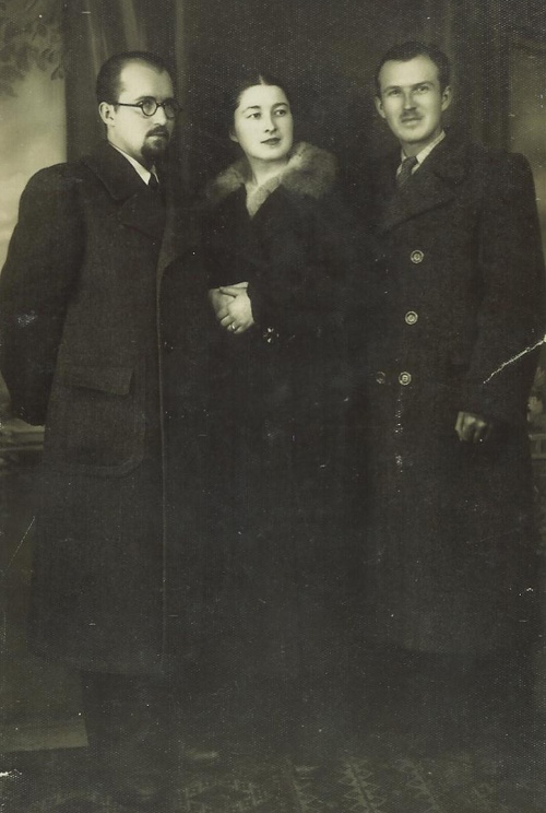 yaroslav stecko iz bratom i sestroyu 1936 rik
