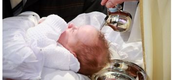  Священик жорстоко вдарив немовля прямо під час хрещення