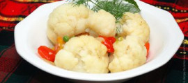 Тушкована цвітна капуста з овочами Тушкована цвітна капуста з овочами