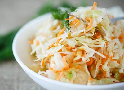 Салат із квашеної капусти та моркви
